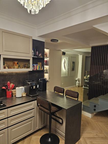 Apartament lux 3 camere decomandat pe 2 etaje,, zona  Rezidentiala Centru