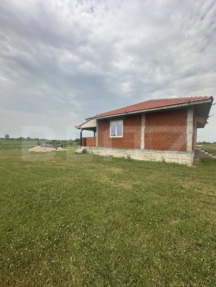 Casa la roșu 3 camere, 142mp, 585 mp teren, zona Cionchesti