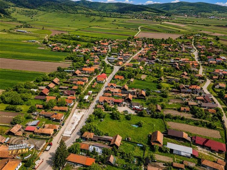 1.200mp teren si casa cu gradina inflorata, aproape de Targu Secuiesc: Belani