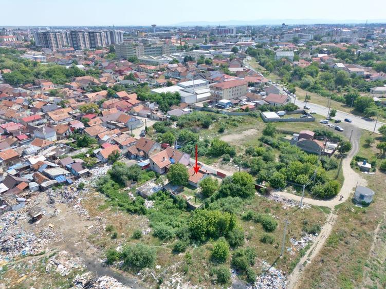 Casă de renovat sau demolat, cu teren de 601 mp, în Arad