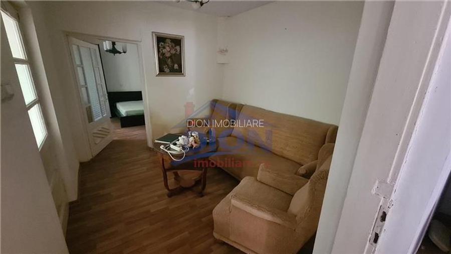 In Calarasi  - Central -Casa si teren  pe strada Grivita - 3