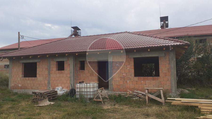 Casă individuală 4 camere în Hălchiu pe parter| Comision 0