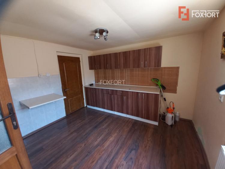 Casa individuala cu 4 camere - zona Crisan | 2 corpuri de cladire - 8
