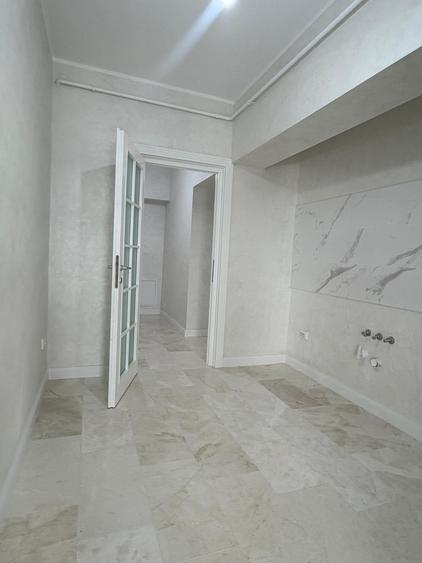 Apartament nemobilat de inchiriat cu 2 camere decomandat- Royal Town
