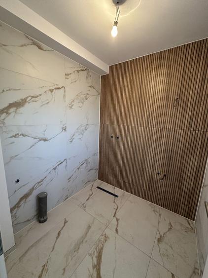 Duplex despartit prin spatiu tehnic