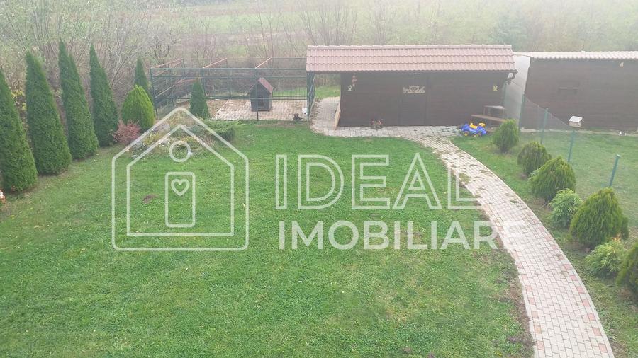 Casa moderna cu 4 camere, La CHEIE in Poplaca