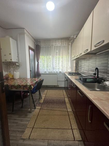 - Apartament 4 camere confort 1, Hipodrom, etaj 3.