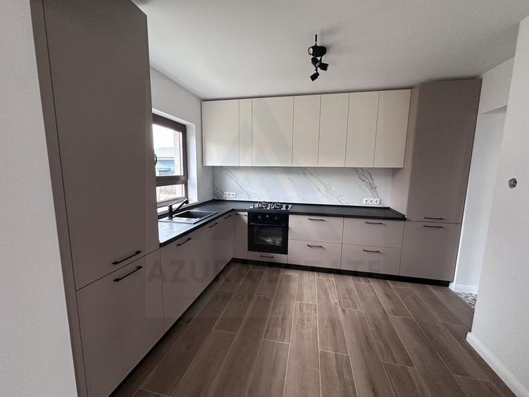 Casă premium complet utilata 5 camere 3 bai teren 427 mp în Cisnădie
