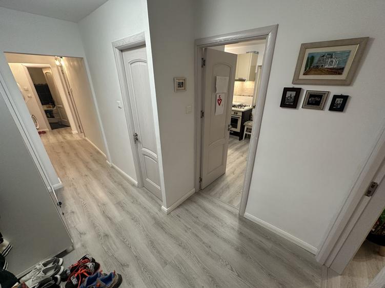 Apartament 3 camere zona Tomis 3 cu Centrala Renovat Total
