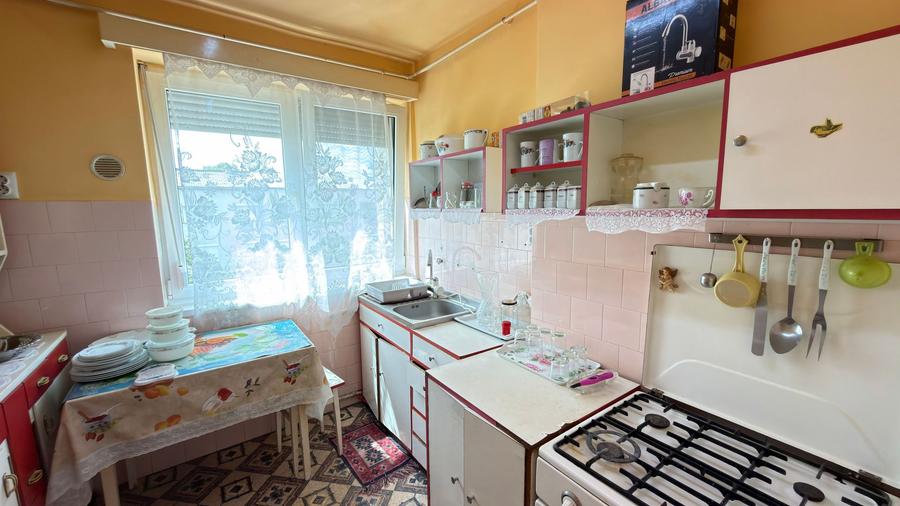 Apartament 2 camere Republicii Etaj III - Carei - Zona Blocul Verde