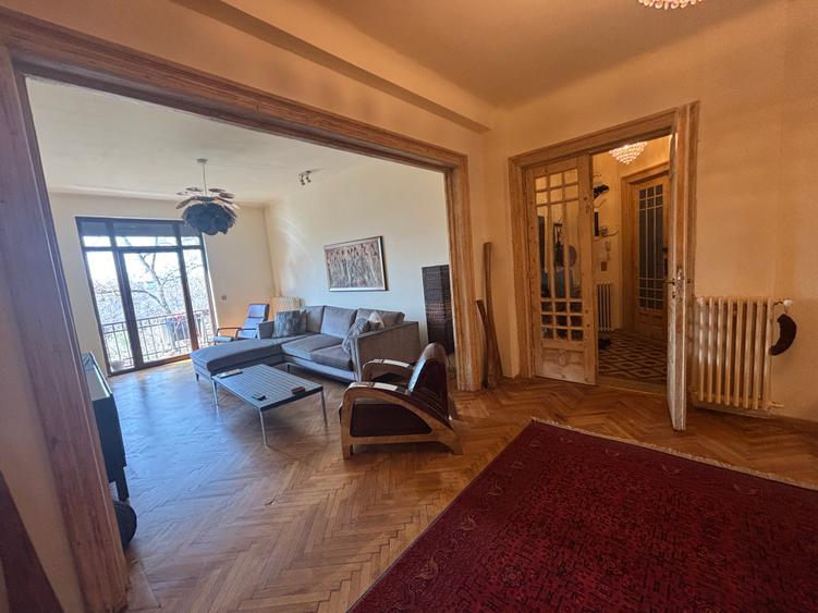 Inchiriere apartament cu 4 camere cu vedere in Parcul Cismigiu