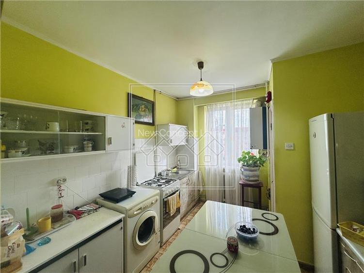 Ap decomandat, 3 camere, balcon, pivnita - N. Iorga - 11
