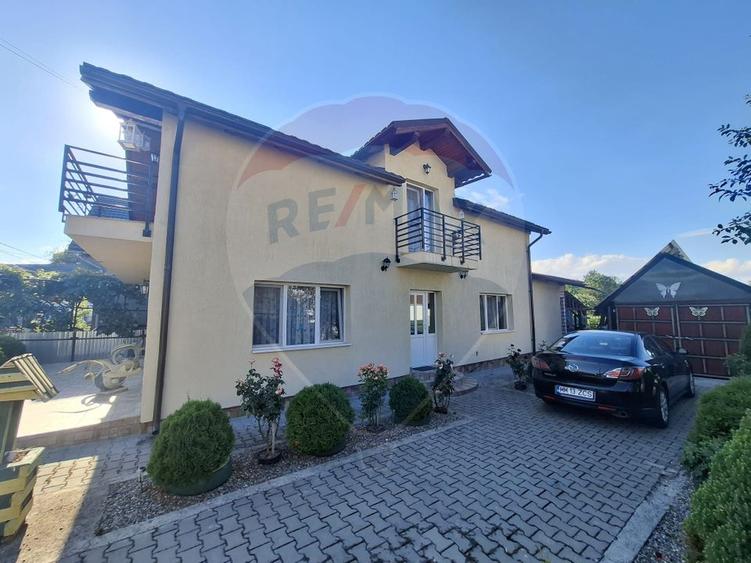 Casă / Vilă cu 4 camere de vânzare