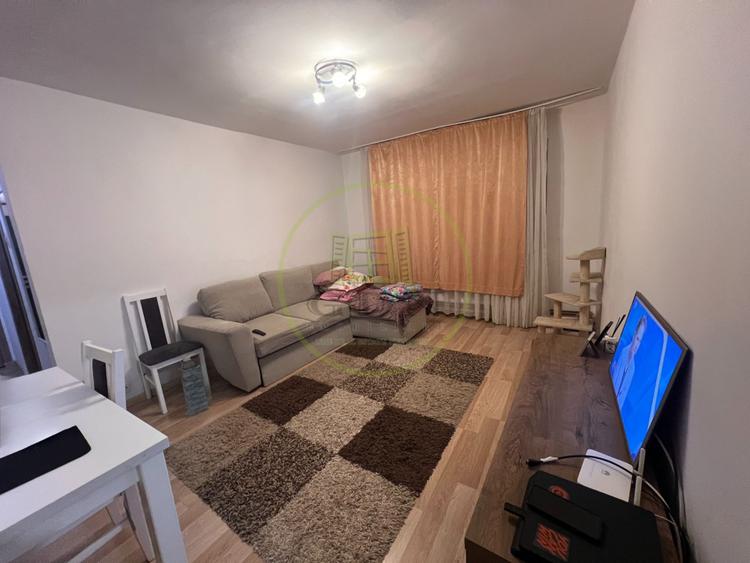 Apartament 3 camere, semidecomandat, cartier Craiovita Nouă, zona Orizont