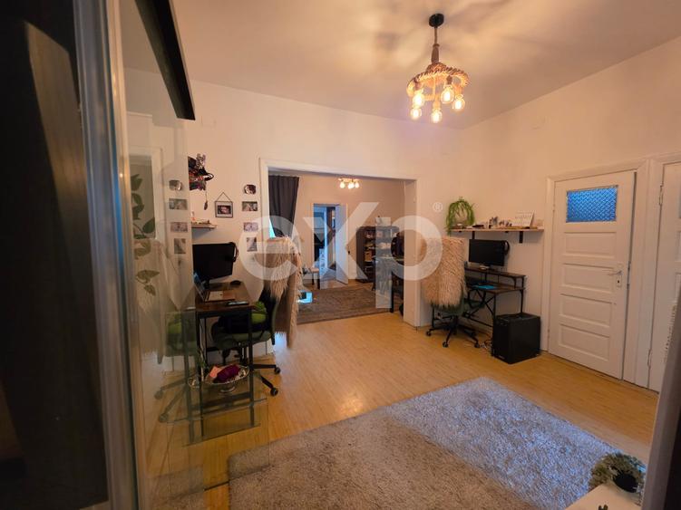 Decebal, Delea Noua, apartament de vanzare etaj 1 cu centrala proprie