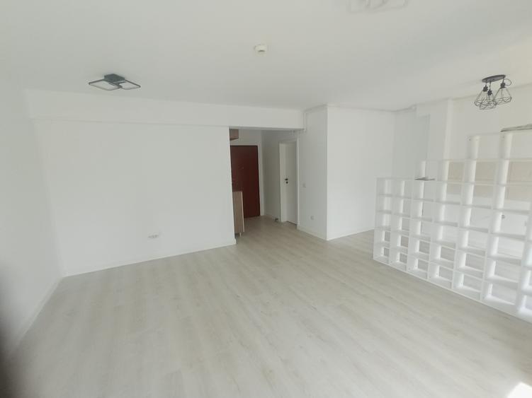 Studio parter cu terasa proprie