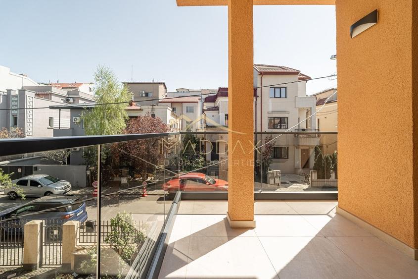 Vila Unica Noua cu 8 camere *300mp* /fotovoltaice si pompa cladura// Dorobanti