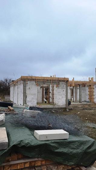 Casă în construcție Vernești, cartier nou