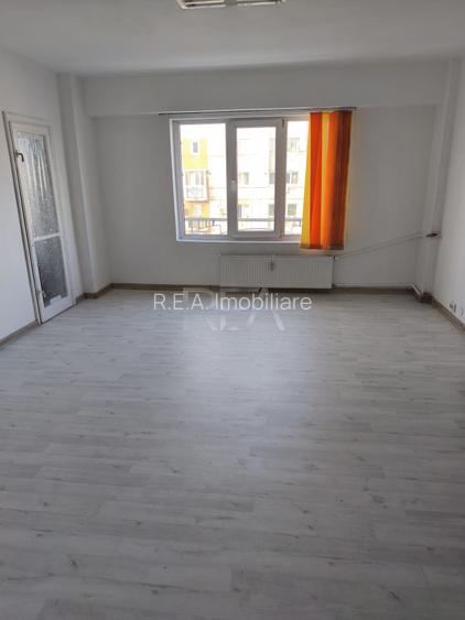 3 camere + decomandat + Calea Calarasi + Metrou Piata Muncii + renovat