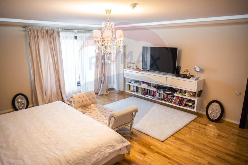 Casă / Vilă de lux cu 6 camere de vânzare în Șcheia, Suceava