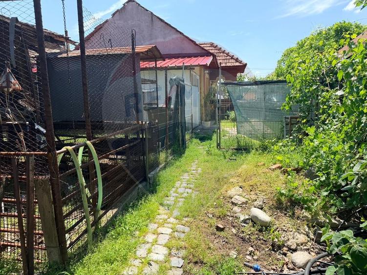 Teren 650 mp, cu casa modesta, zona Blv Nicolae Romanescu
