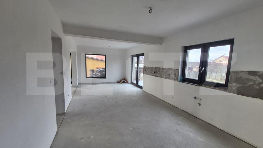 Casa de vanzare semifinisata 167MP, teren 960 mp, in Lazuri
