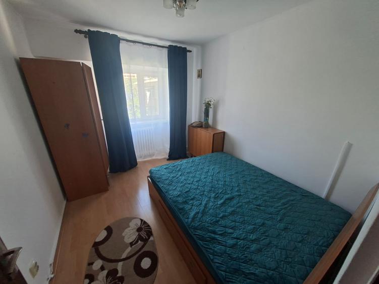 Apartament cu 3 camere, decomandat, etajul 4/8, zona Pacurari