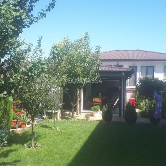 Casă P+1 de vânzare în Ovidiu Sud – 3 dormitoare, 3 garaje, teren 552 mp