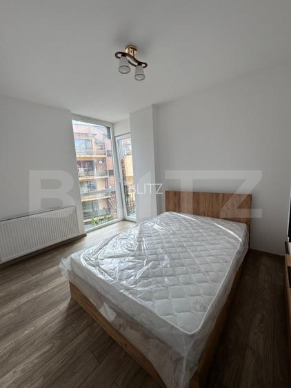 Apartament 3 camere, 2 bai, parcare, zona Teilor