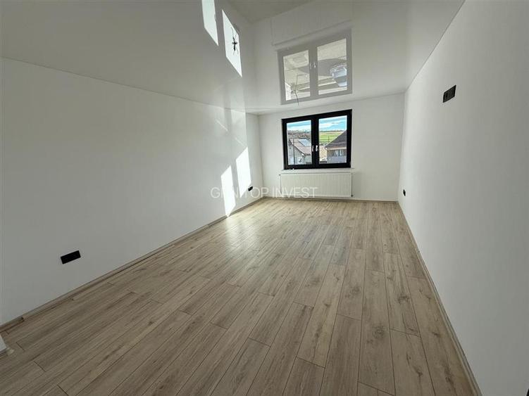 Casa cu 4 camere si 3 bai pretabila birouri in Sura  Mare - 8