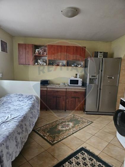 Casă / Vilă cu 5 camere de vânzare, Sarasau
