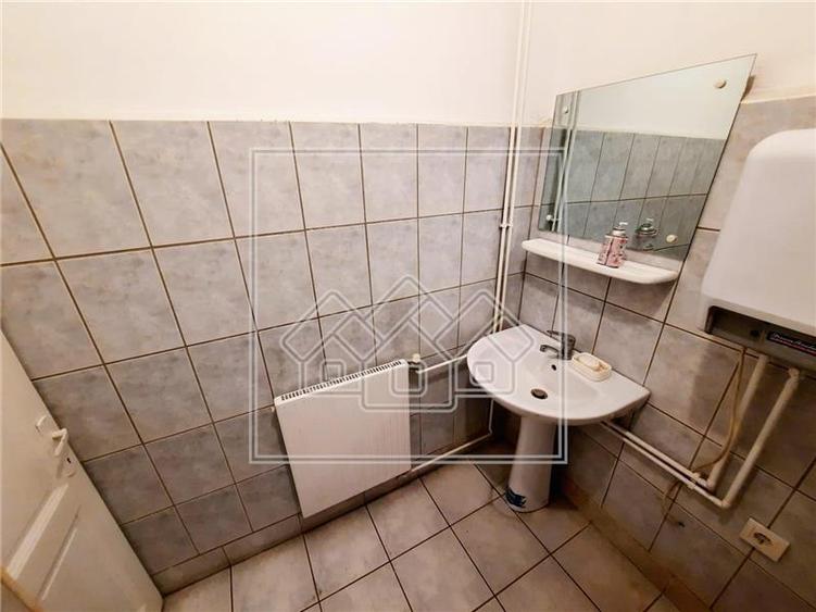 Spatiu de birouri - cladire integrala - curte 50 mp - Centru