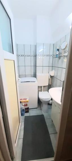 Vanzare apartament cu 4 camere si 2 bai, decomandat, etaj 1/4 zona CET