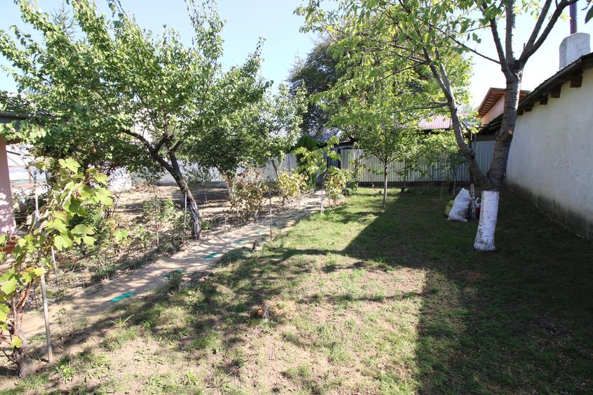 Casa 2 camere + 400 mp teren (gradina) str. Drumul Viilor