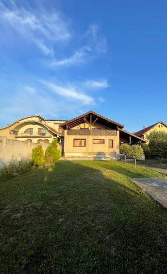 Casă P+1, 240 mp, teren 1.084 mp, 2 garaje, zona Tăuții Măgherăuș