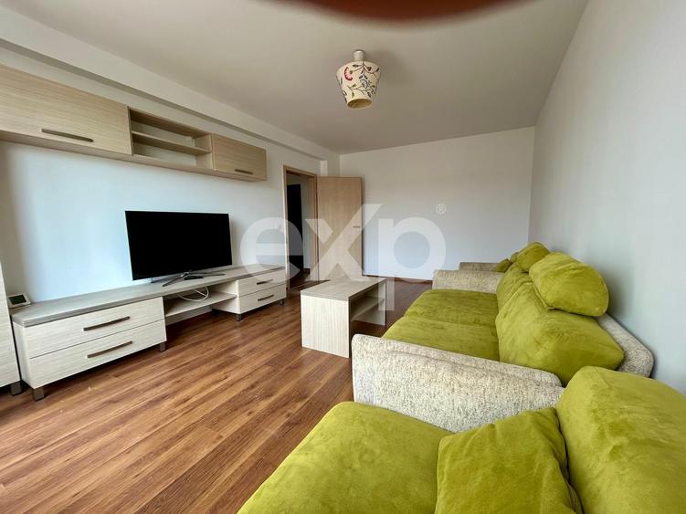 Apartament 2 camere de vânzare – Tractorul, loc parcare 122000 Euro.