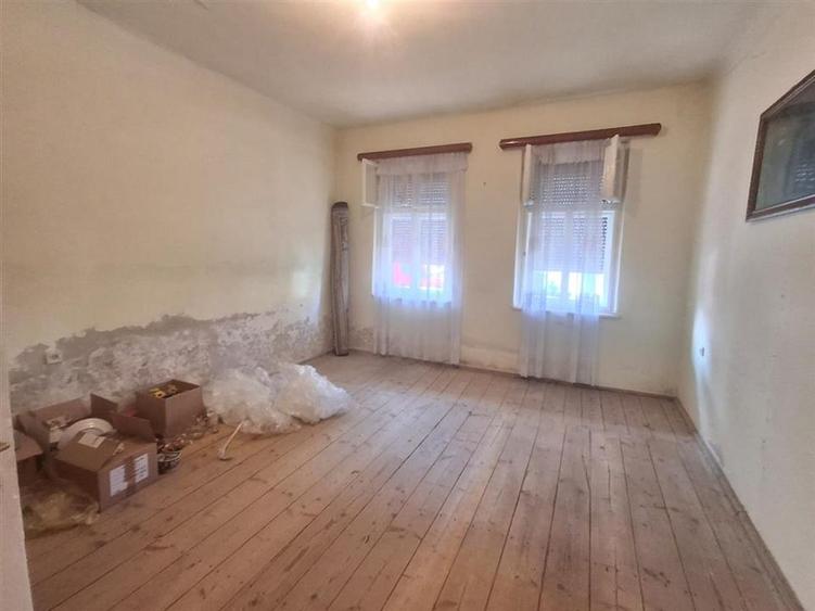Apartament la casa 2 camere pivnita parcare zona Terezian