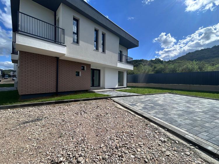 Casa tip Triplex zona Urusagului