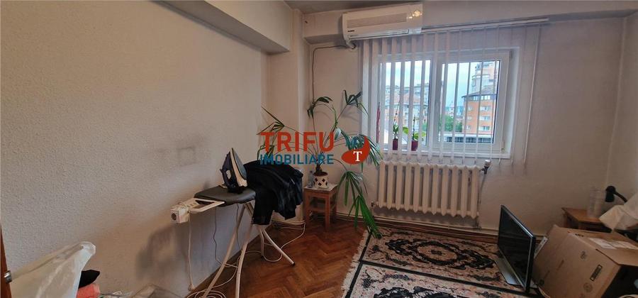 Apartament 4 camere de vanzare zona Centru