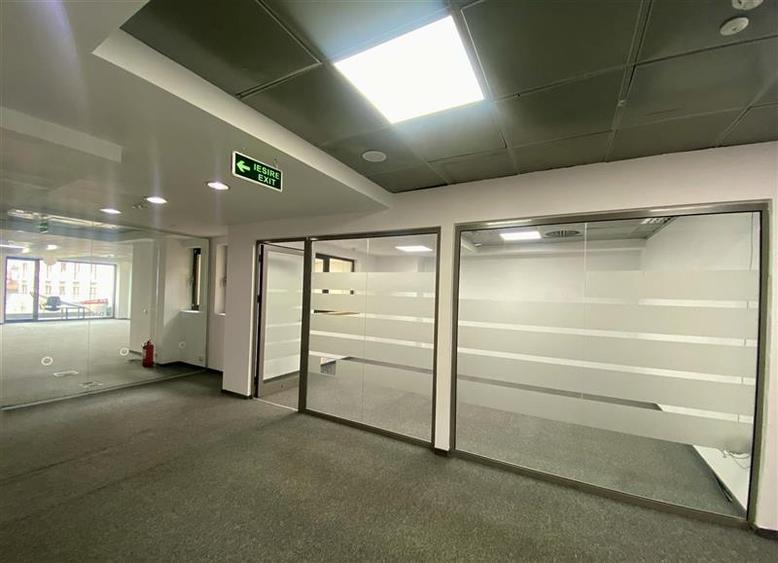 Spatiu de birou, de vanzare - 400 mp construiti