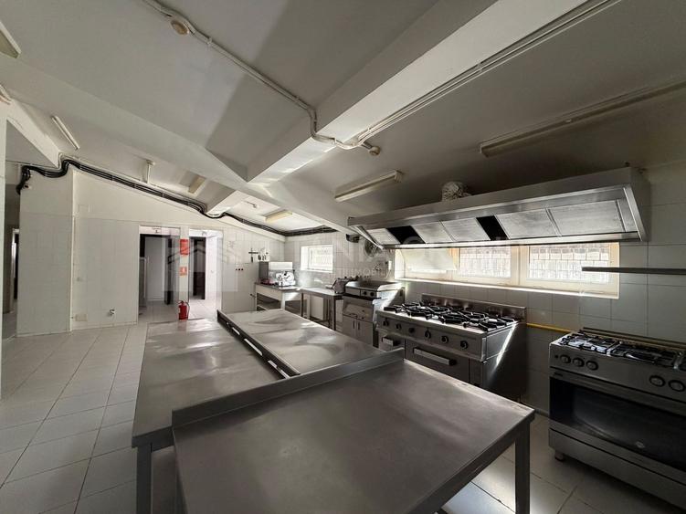 Hotel 4 stele, complet echipat, 30 camere, 6.000 mp teren – Poiana Brașov