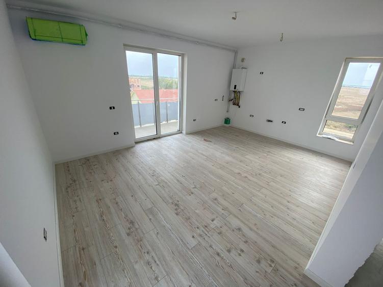 Proprietar. Nou. 3 camere. Etaj 1. Zona Girocului - langa Profi Neptun.