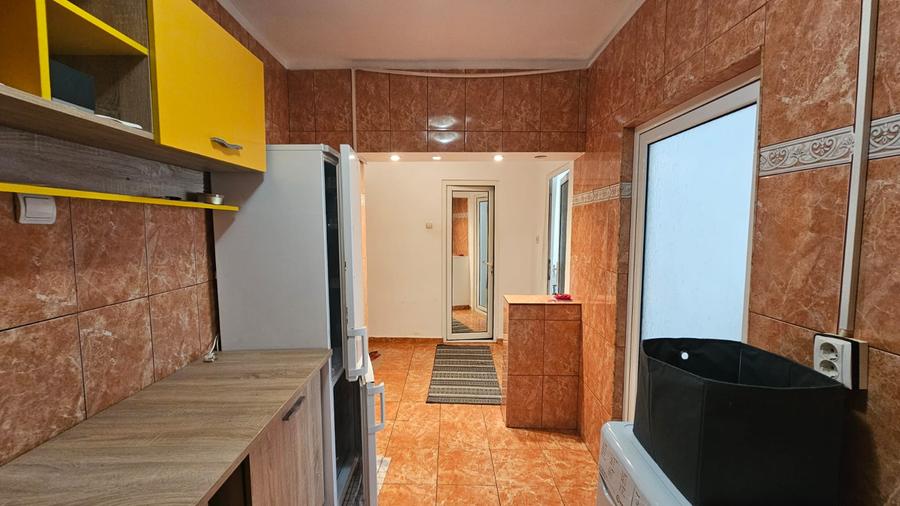 De închiriat 2 camere decomandate, etajul 2, Micro 21, Bloc stradal