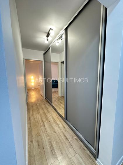 2 camere decomandat, renovat | Etaj 1/4 | Parcare inclusă | Mobilat și utilat