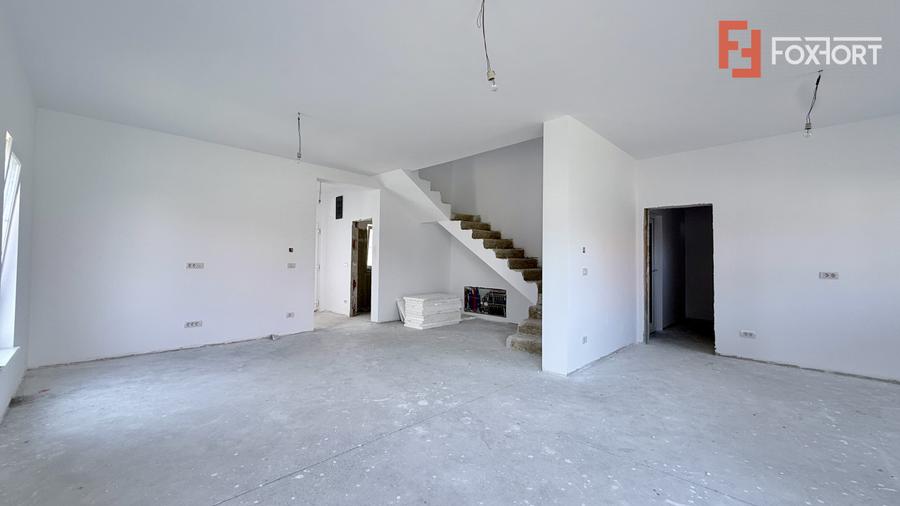 Duplex de vanzare, 5 camere despartit prin garaj - Mosnita Veche