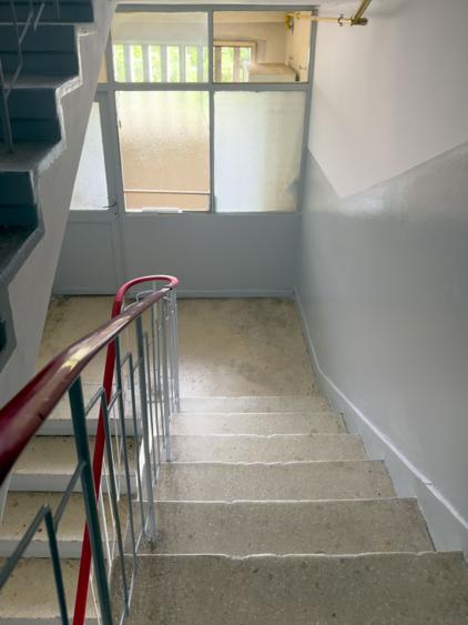 Tomis II – 2 camere, etaj 2/4, zonă centrală cu spații verzi, curat | tur360