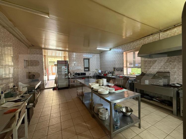 Hotel de închiriat, 12 camere, zona Peugeot