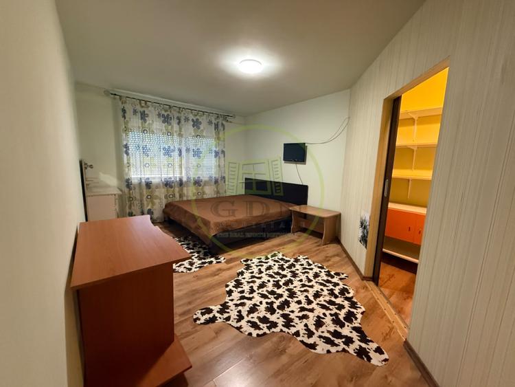Apartament 3 camere, deccomandat, 54 mp, Rovine, Zona Garii