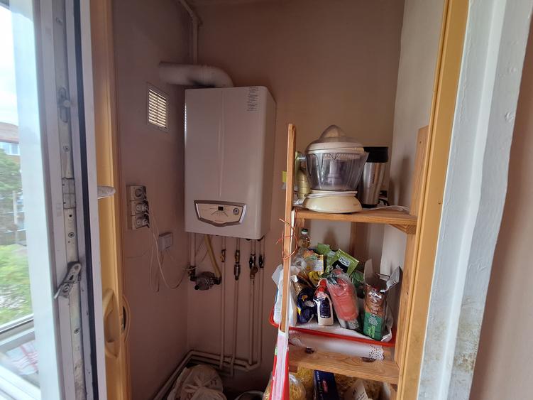 Apartament 3 camere | super oferta |decomandat etaj 3 | Aradului