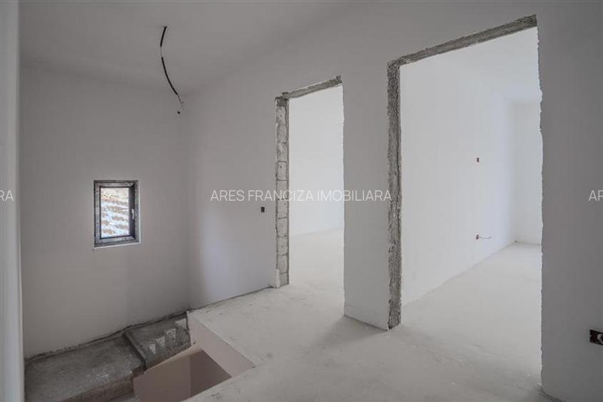 VILA  VOLUNTARI,4 CAMERE,3 BAI,154 MP,TEREN 193 MP - 21